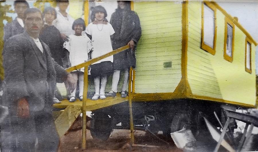 Familjen Dimitris romska vagn från början av 1900-talet