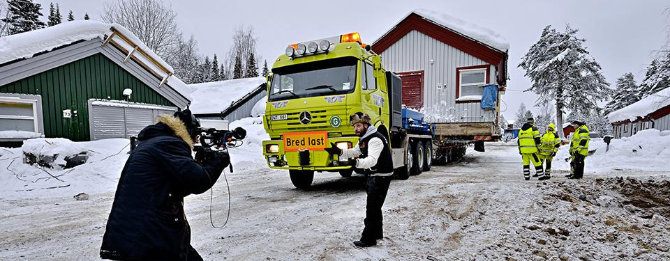 SVT filmar en pågående husflytt.