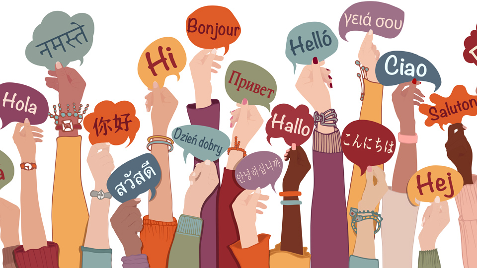 Händer med pratbubblor på olika språk